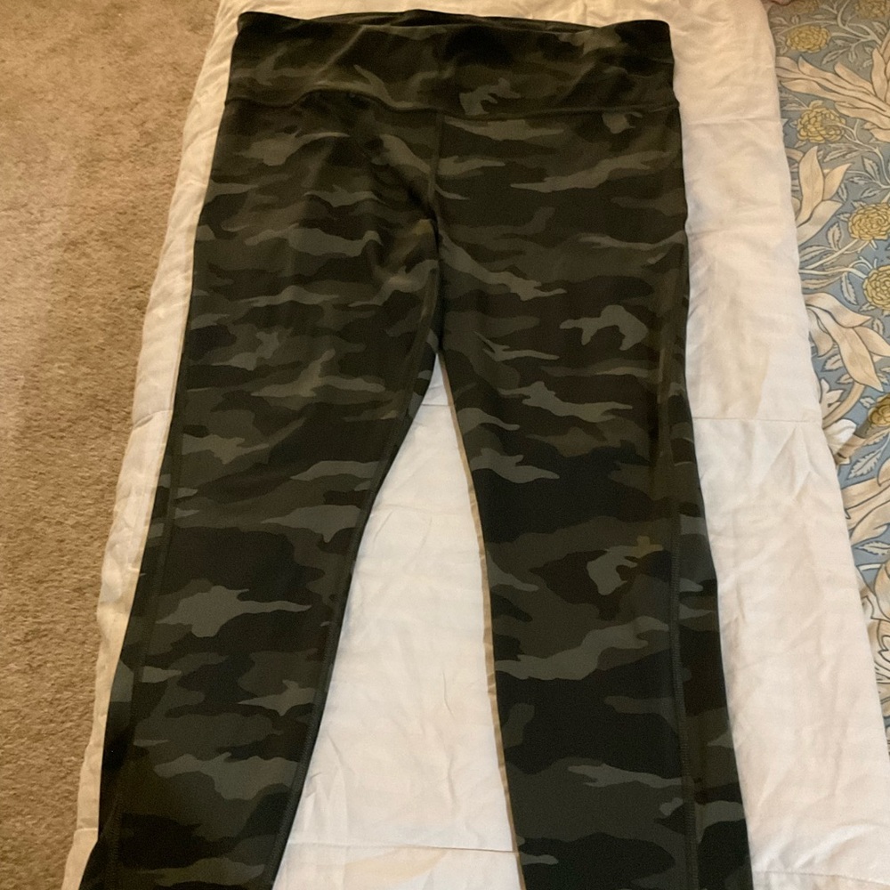 Camo leggings worn once